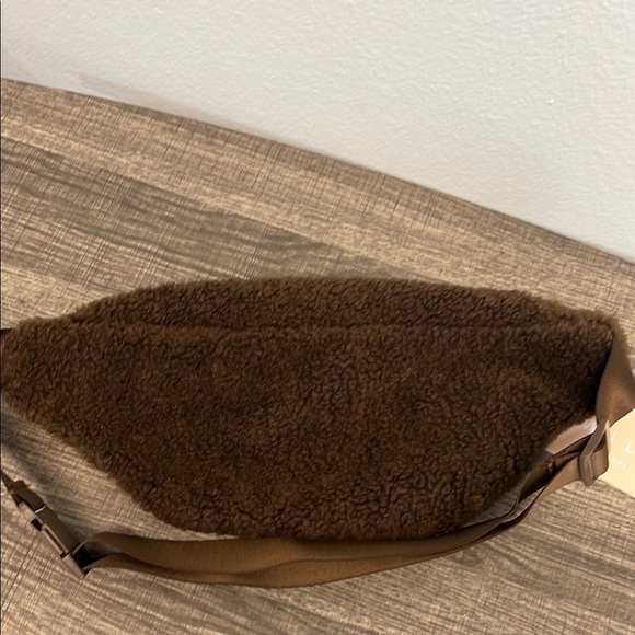 Wilo The Brand Espresso Sherpa Crossbody Bag 🤎🤍 - Picture 8 of 10
